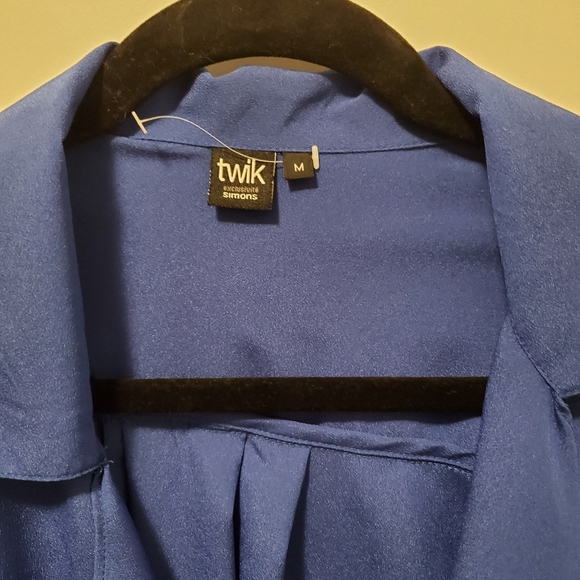 10/$30  ๐   like new beautiful oversized top  - Cobalt - Picture 2 of 10